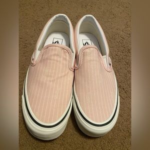 Women’s pink Vans